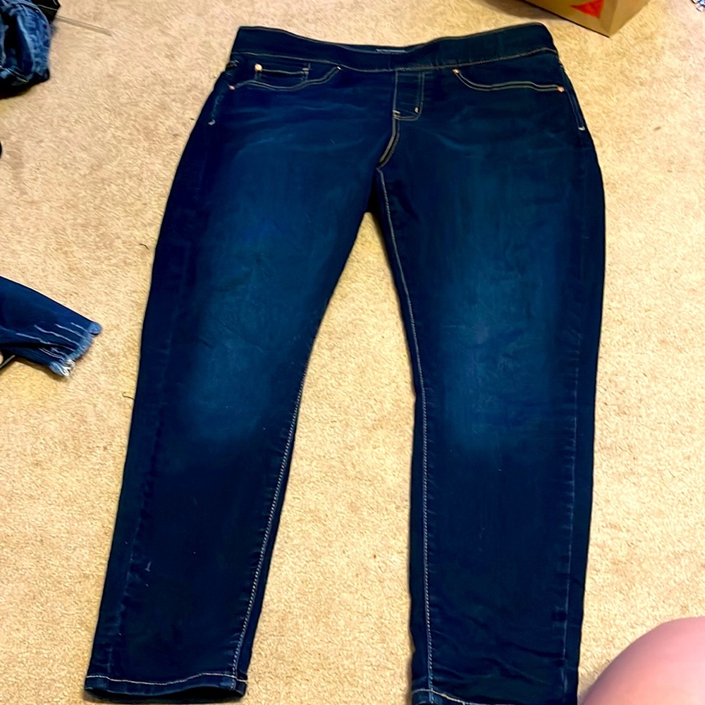 Like new skinny pull on jeans